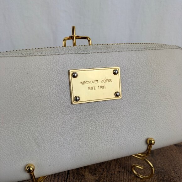 Michael Kors Ivory Zip Wallet – Pebbled Leather – Gold Logo Plate - Picture 3 of 10